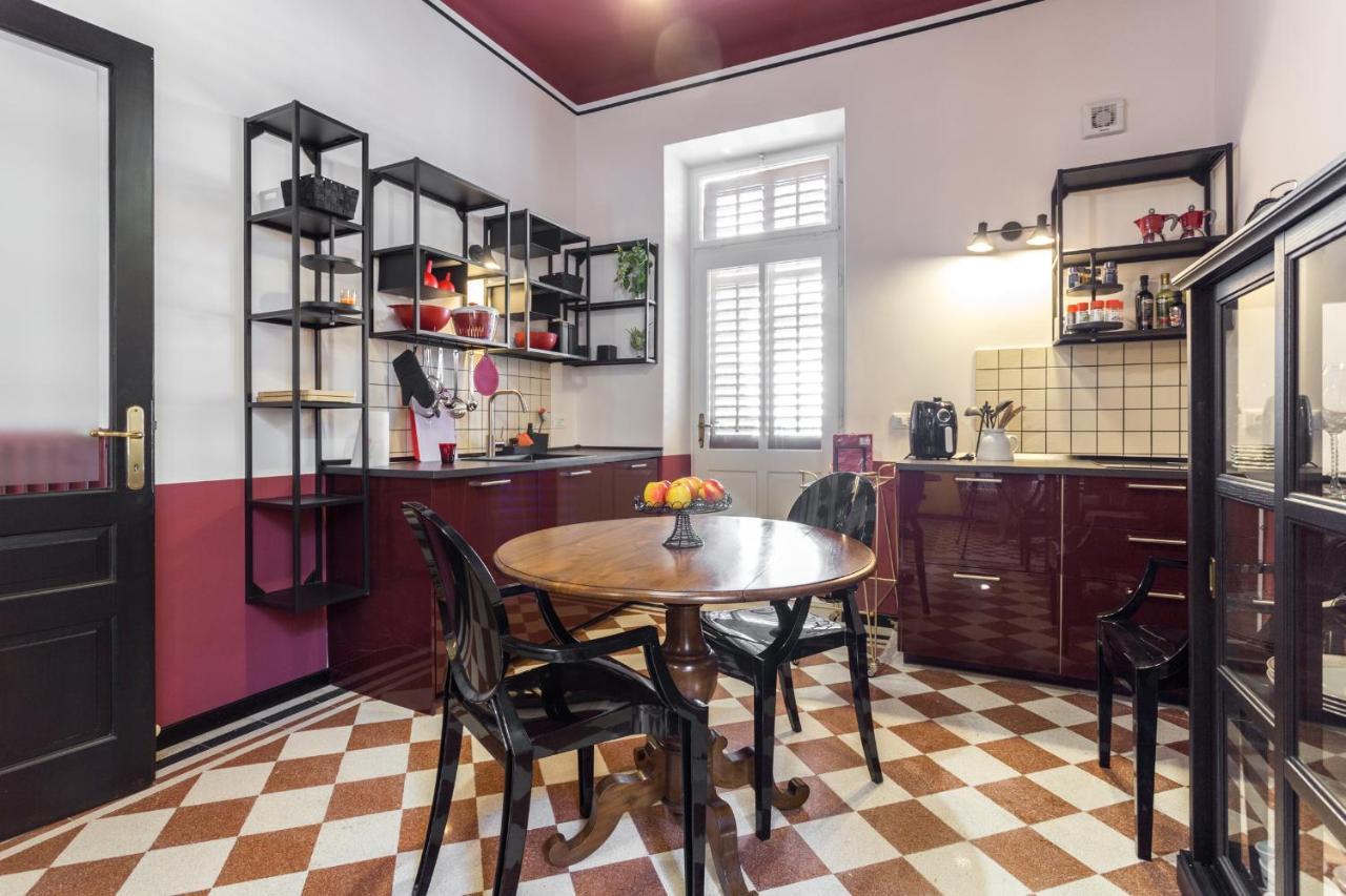 Апартаменты La Casa Di Gatsby Lusso In Pieno Centro Con Parcheggio Гориция Экстерьер фото